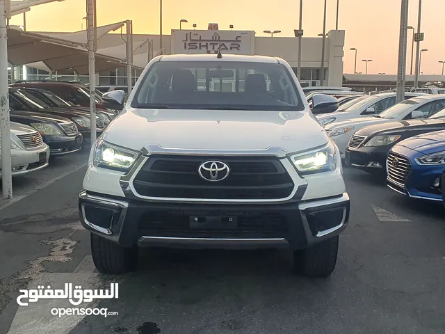 Toyota hilux 2024 4x4 SR5 under warranty Full automatic