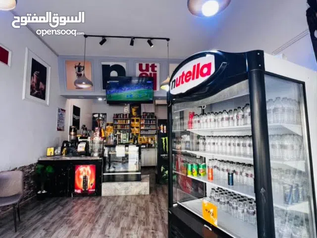 كافي كامل بالمعدات بلمبنى للبيع مكان حيوي ونشاط ممتاز ويوجد بلكافي صفحة بها 15 الف و 465 متابع