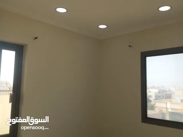 شقة للايجار في عراد مع الكهربة