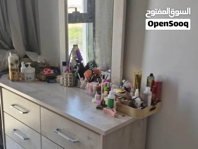 سرير كينغ مع ماتريس مع مراية