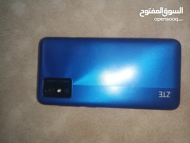تلفون zte تقدر تنزل عليه انستا أو اي شيء بشكل عادي بس يعلق وفيه كسر والسعر رخيص والي بده اياه ياخذه