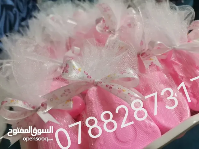 توزيعات بيبي عدد 50 توزيعة سعرهم 10 دنانير متوفر عدة روائح وألوان
