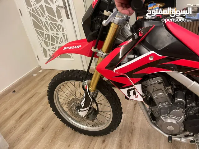 Crf 250 نظيف جدآ مع الأوراق جاهز للترقيم