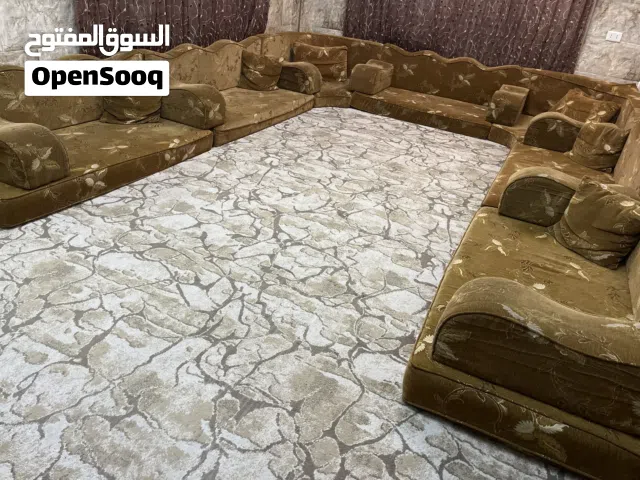 مجلس ارضي مستعمل بحال الجديد بسعر مميز جدا