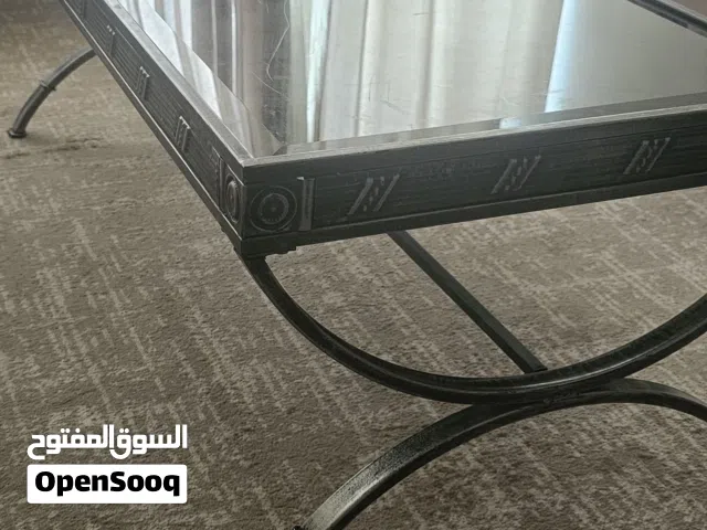 طاوله وسط زجاج