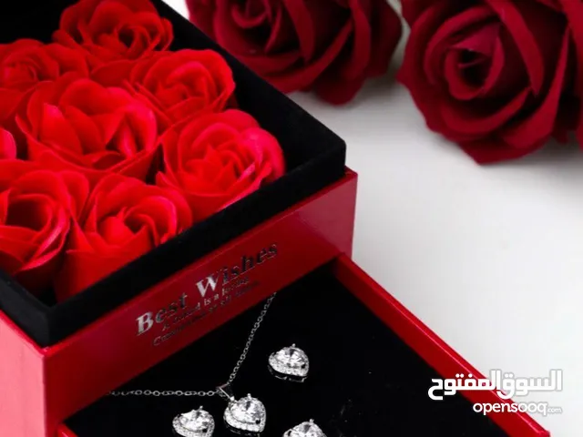 بكج هدايا ورد مع اكسسوارات
