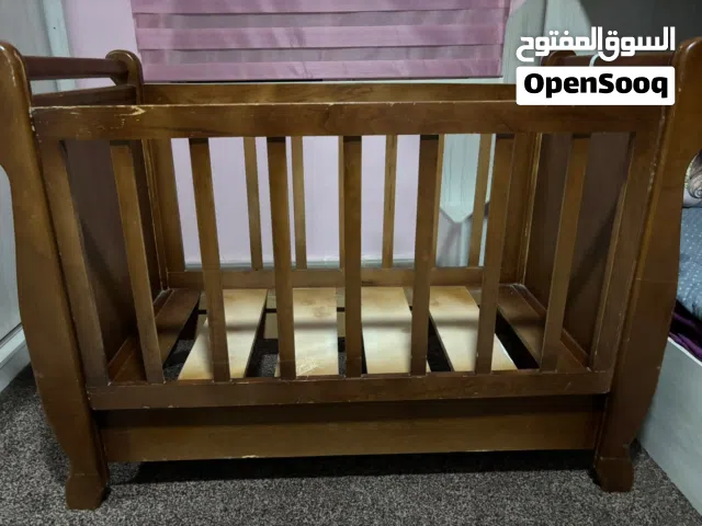 تخت بيبي نوع الخشب : زان السعر : 40 دينار مع الفرشة