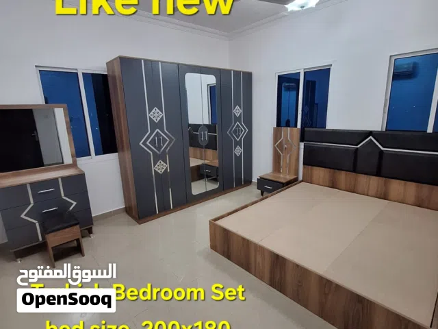غرفة نوم شبه جديدة تماما
