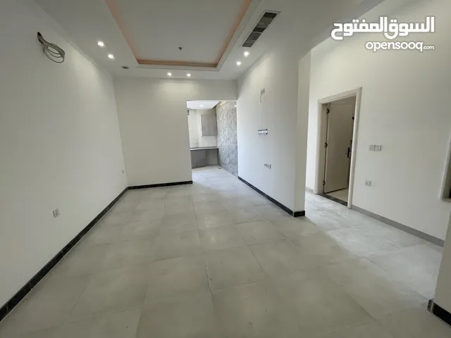 شقة للإيجار غرفتين وصالة والمطبخ منعزل