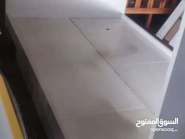 سرير حق اطفال مستخدم نظيف عدد 3 سرير
