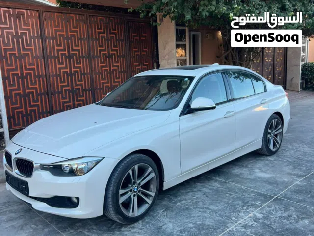 سيارةً بي ام 320