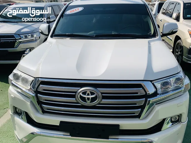 Toyota Land Cruiser 2017 in Sharjah