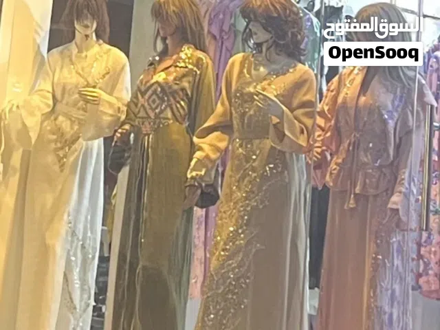 عدد من المانيكان المستعمل نظيف للبيع.Mannequin for sale