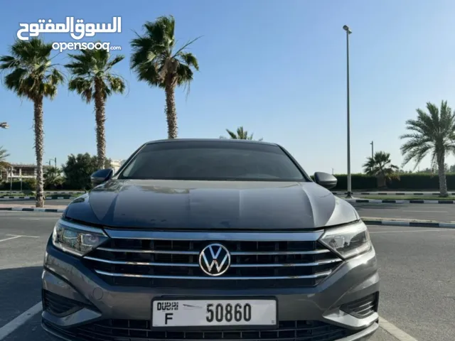 Sedan Volkswagen in Dubai