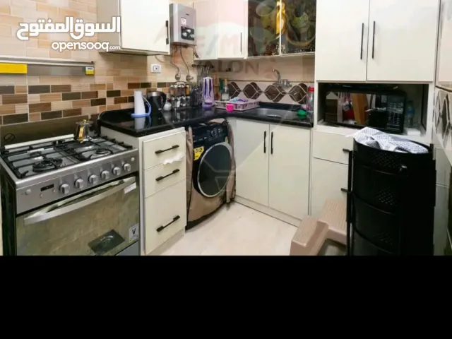 شقة للبيع فى محرم بك بالقرب من وابور المياه  أمام المستشفى الإيطالي