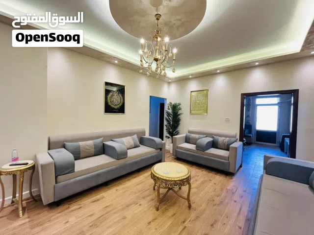 شقه مفروشه للإيجار المساحه 150متر موقع مميز و مخدوم اربد دوار الثقافه