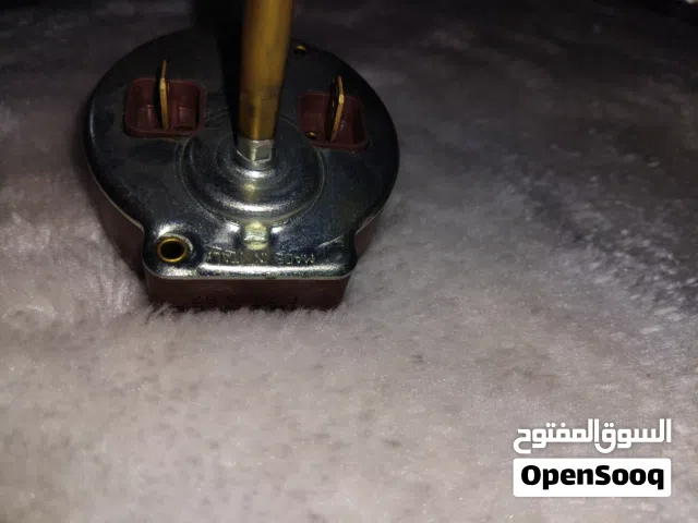 ثيرموستات (منظم حرارة) لسخان مياه كهربائي (كيزر) صناعة إيطالية