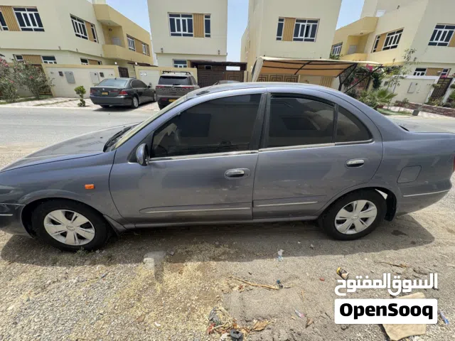 2004 نيسان صني Standard