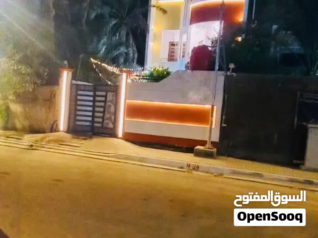 300 m2 More than 6 bedrooms Townhouse for Sale in Basra Khadra'a