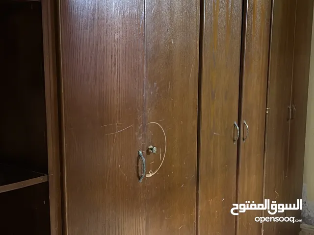 خزانة كبيره خشب ثقيل ومنيح