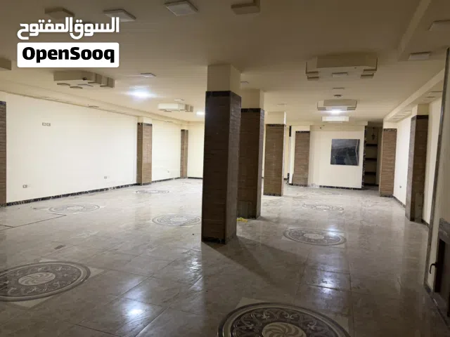محل كبير للإيجار