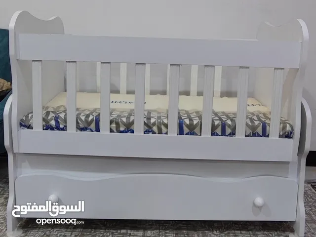 جرباية طفل مستخدم نظيف مع الدوشك