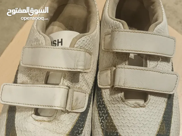 جوتي رياضي مقاس 40 جديد اللبس 1 مره واحده فقط