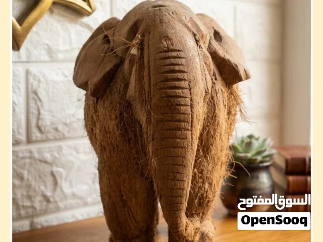 تحف نحاس وفخار مغربي وخشب طبيعي