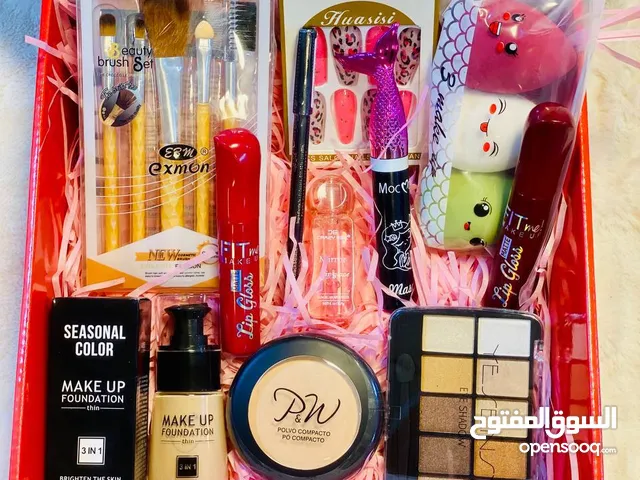 عرض العيد بوكس مكياج للبنوتات و امهاتهم و بسعر مناسب جدا ب النسبه للانواع الموجوده