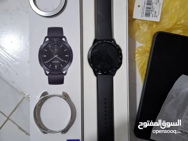 Xiaomi Watch S3 مع كامل اغراضها
