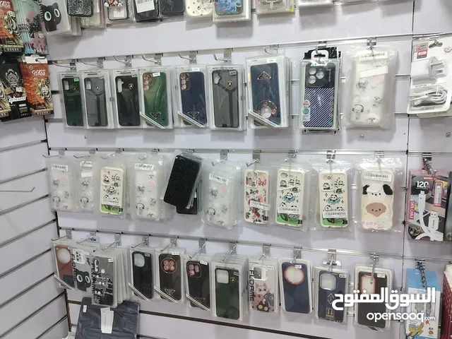 تصفية محل اكسسوارات كاملة من كفرات و شواحن و سماعات و لواصق و غيرها كلها جديدة و بضاعة ستاندر و ممت
