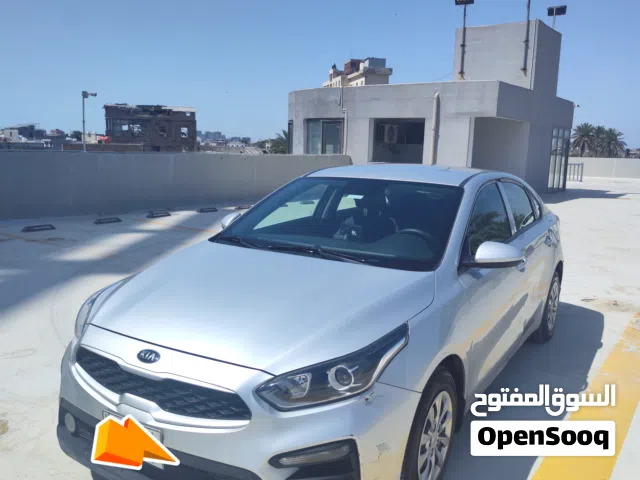 2019 كيا سيراتو Standard