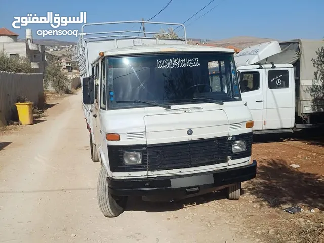 مرسيدس بينز 608