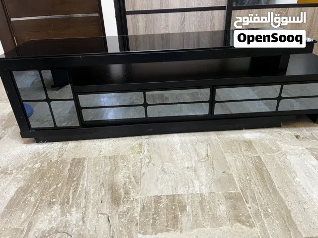طاولة تلفزيون أنيقة مودرن للبيع بسعر مميز