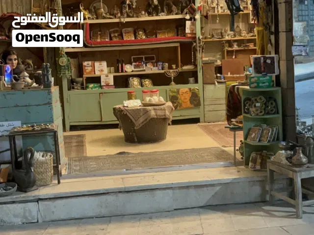 نمليه قديمه جدا لونها الأصلي وستاند أعشاب خشب لاتيه نضيف وزجاج سعرهم 90 دينار