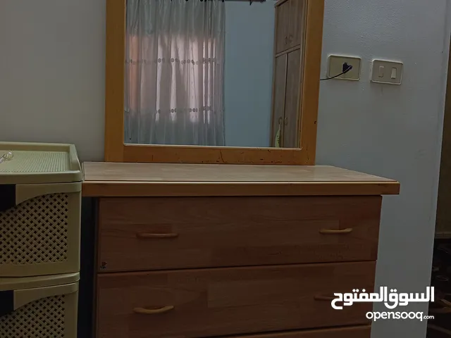 تسريحة بحالة ممتازة ، للبيع بسعر جيد ، قابل للتفاوض