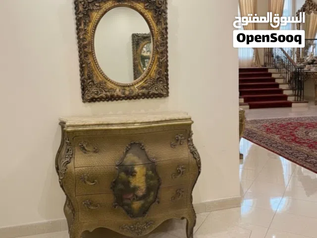 قنصل مع مرايا