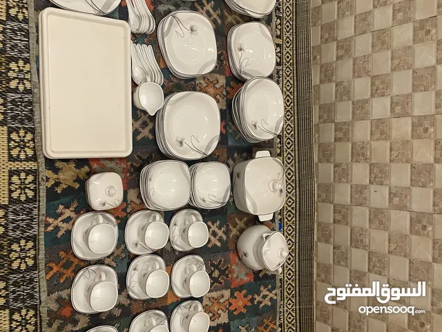 Elegant 12-Piece Marble Dinner Set – Excellent Condition