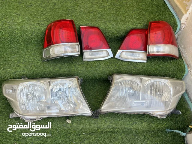 ليتات ستيشن قدام ورى نظاف مع لمبات ومكاين