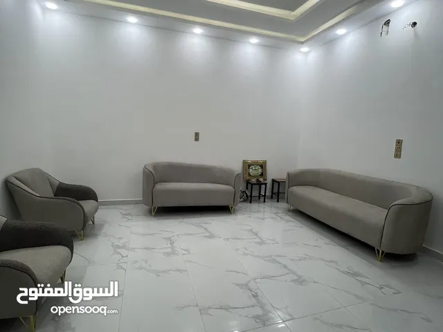 بيت للبيع طابقين (200) متر بناء حديث الموقع البلدية مقاطعة (73)