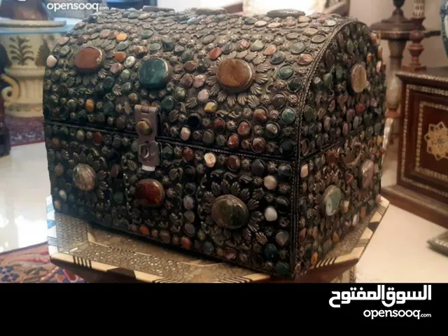 صندوق مغربي  من الفضه و الأحجار الكريمه  فاخر  أصلي  مشغول من الفضه