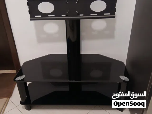 ترابيزة وحامل شاشة