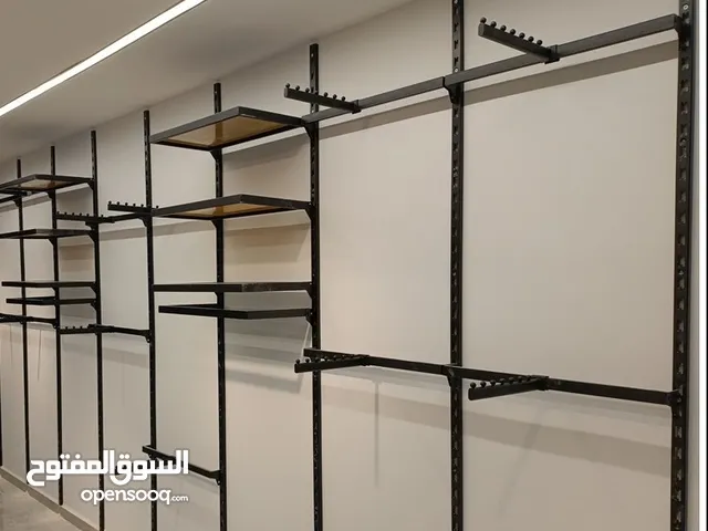 ديكورات محل ملابس تم بيعه للبيع