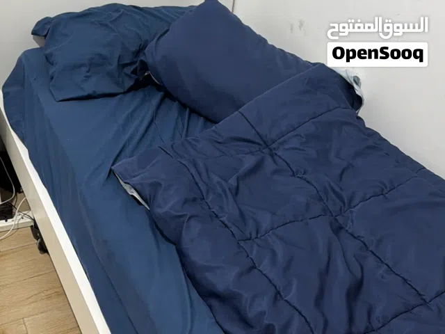 تخت وخزانه لون ابيض