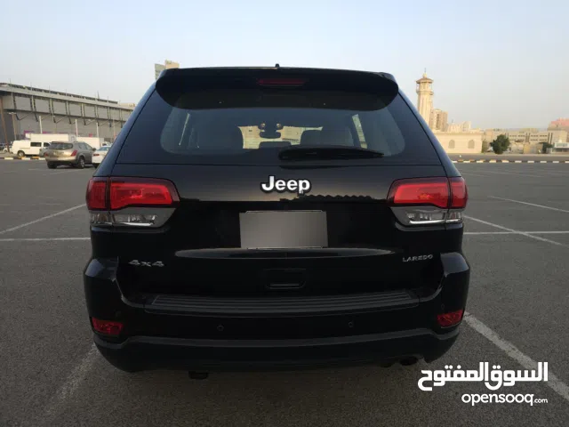 jeep grand Cherokee Laredo 2021