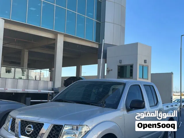 2013 نيسان نافارا XE