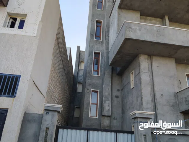 عمارة سكنية بمنطقة أبي سته بها أربعة شقق كبيرة الحجم للايجار