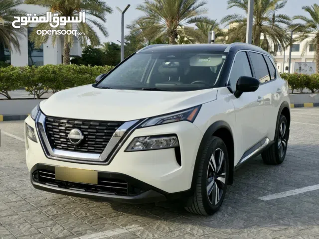 سيارة نيسان روج SL فل كامل (Nissan Rogue SL Full Option) تُعد من فئة سيارات الـSUV المدمجة،  2023