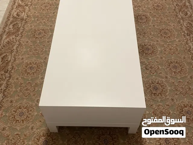 طاولة تلفزيون