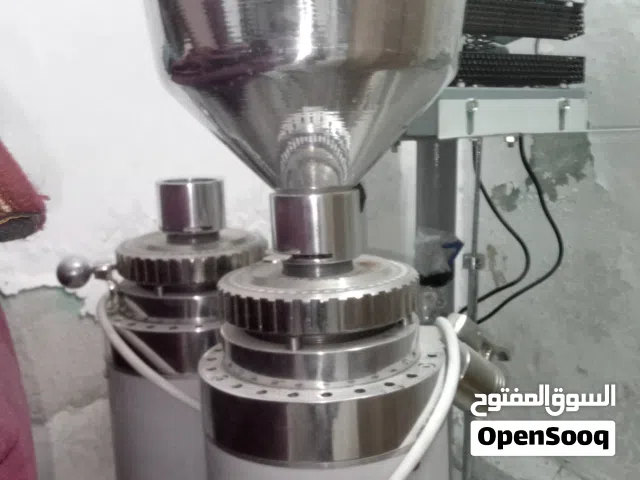ماكنة طحن قهوة وماكينة تغليف